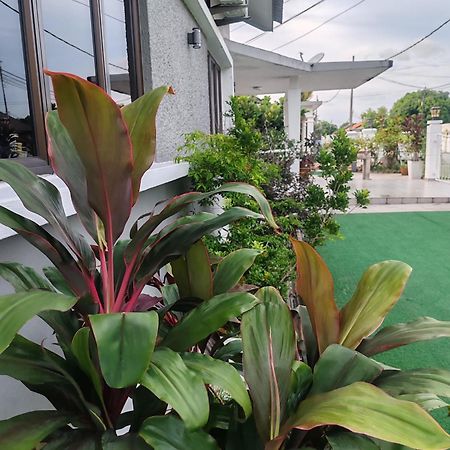Melaka Beach Villa  Kelebang Besar Luaran gambar