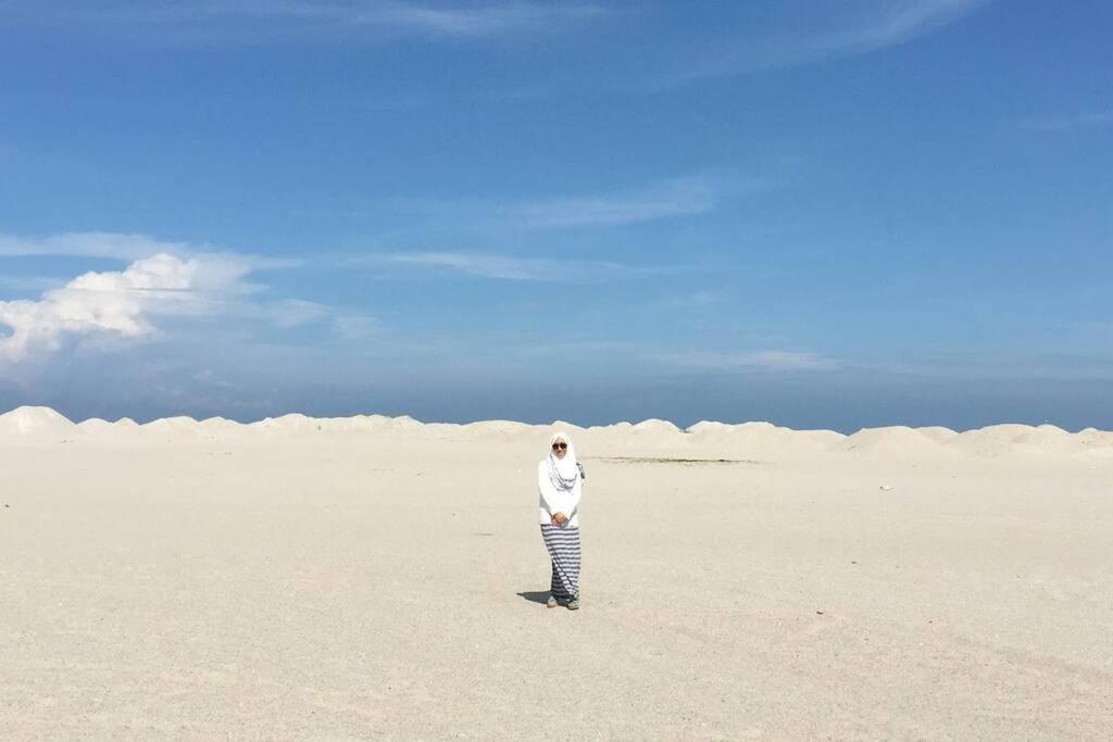 Melaka Beach Villa  Kelebang Besar Luaran gambar