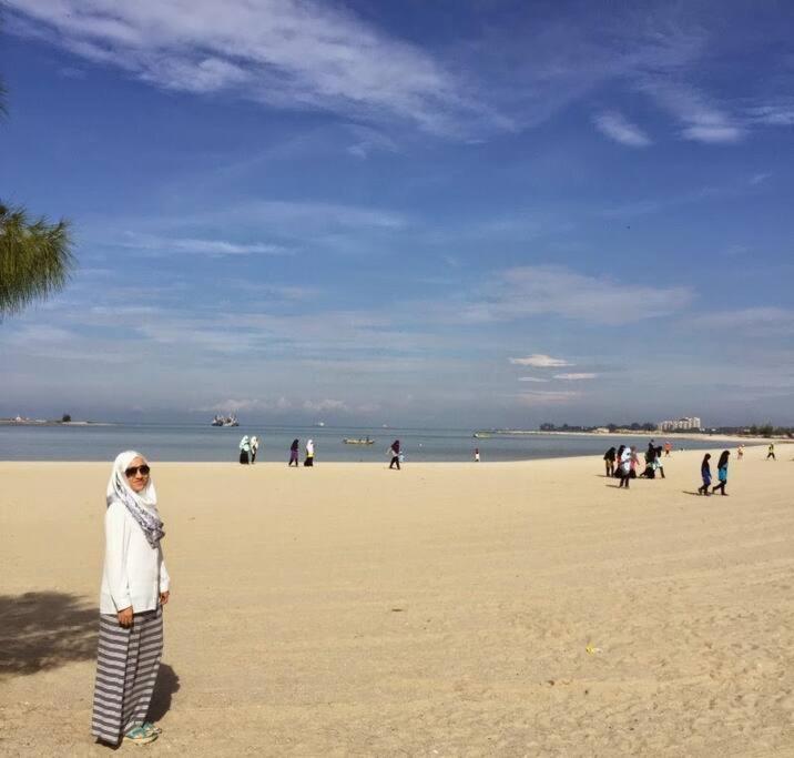 Melaka Beach Villa  Kelebang Besar Luaran gambar