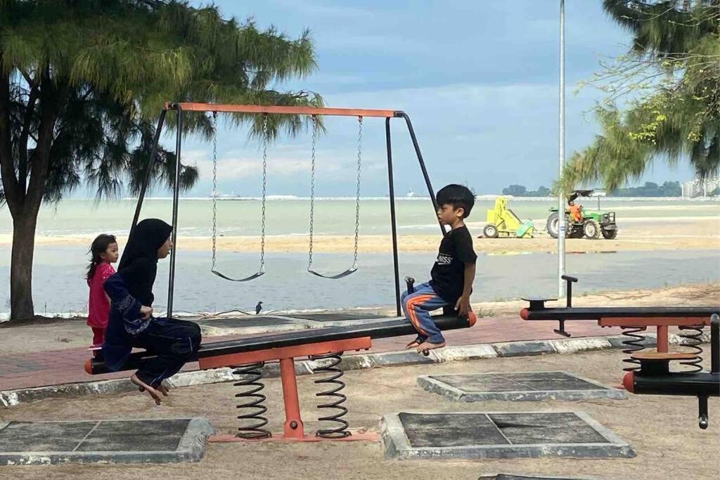 Melaka Beach Villa  Kelebang Besar Luaran gambar
