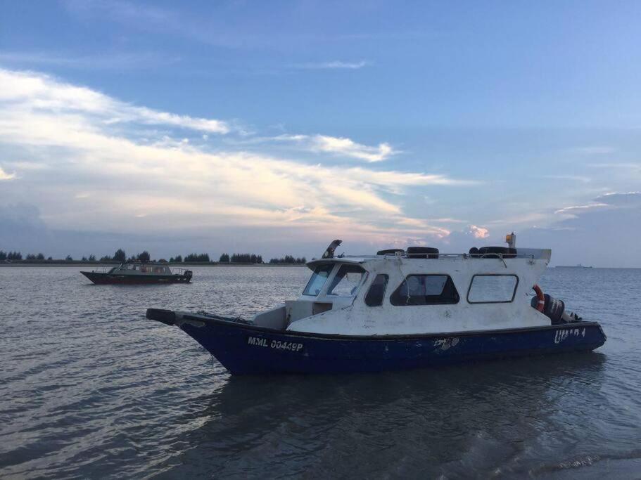 Melaka Beach Villa  Kelebang Besar Luaran gambar