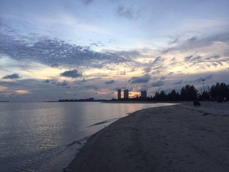 Melaka Beach Villa  Kelebang Besar Luaran gambar