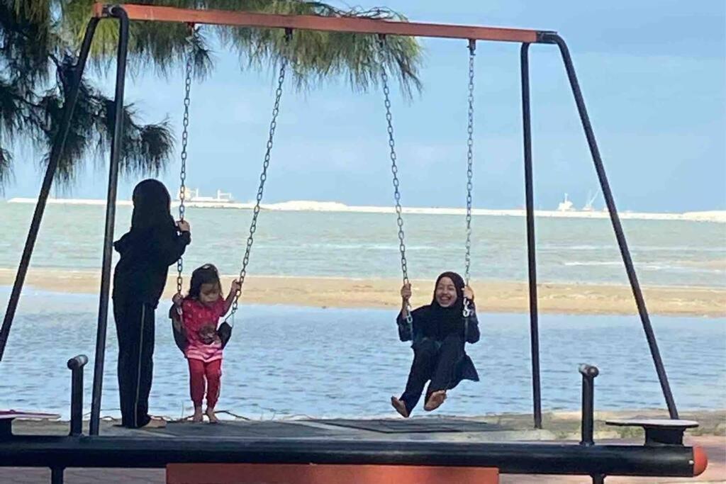 Melaka Beach Villa  Kelebang Besar Luaran gambar