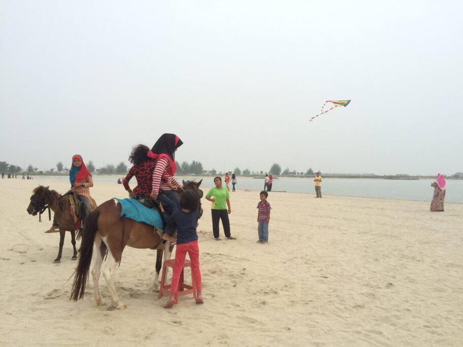 Melaka Beach Villa  Kelebang Besar Luaran gambar