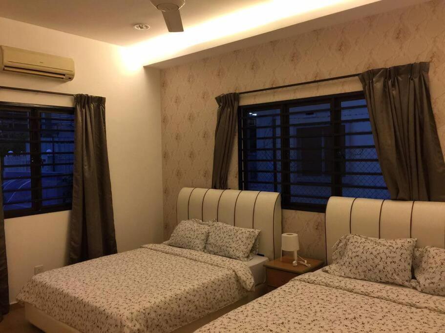 Melaka Beach Villa  Kelebang Besar Luaran gambar