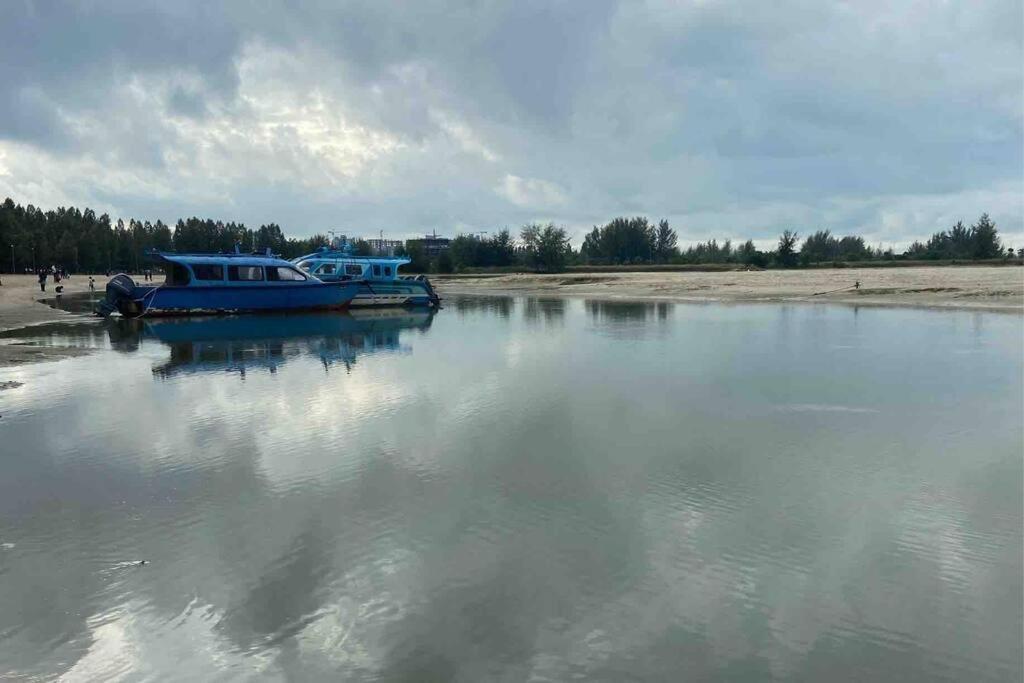 Melaka Beach Villa  Kelebang Besar Luaran gambar