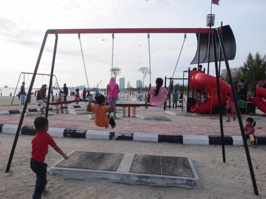 Melaka Beach Villa  Kelebang Besar Luaran gambar