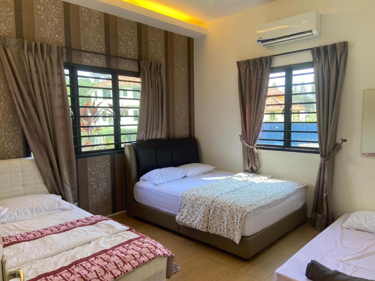 Melaka Beach Villa  Kelebang Besar Luaran gambar